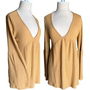 𝅺NWT KEEMO Deep V Neck Sexy Camel Babydoll Bell Sleeve Knit Top Size Medium